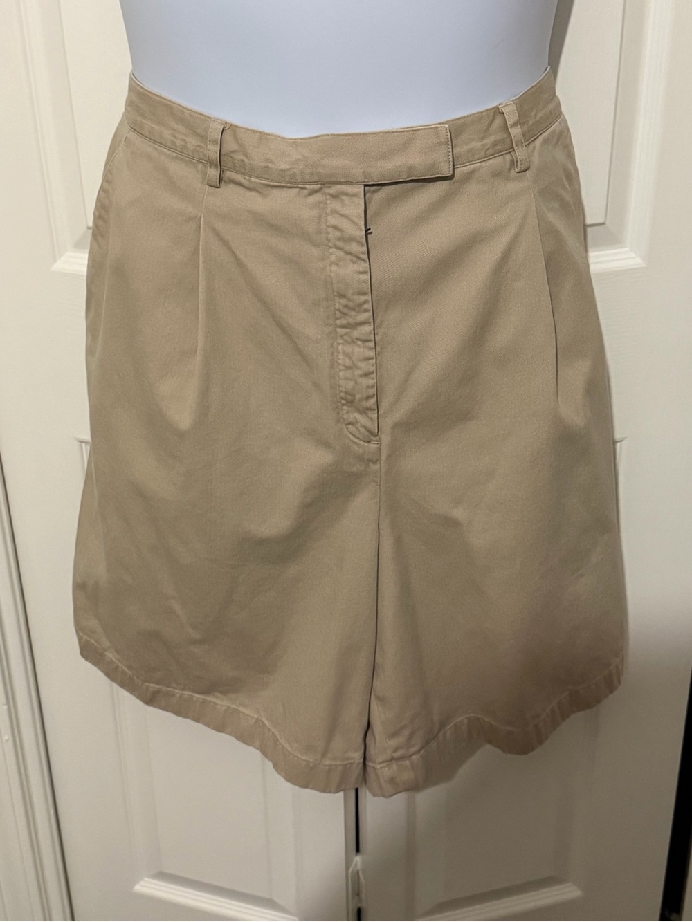 Vintage Sak’s Classic Women's Khaki Shorts 22